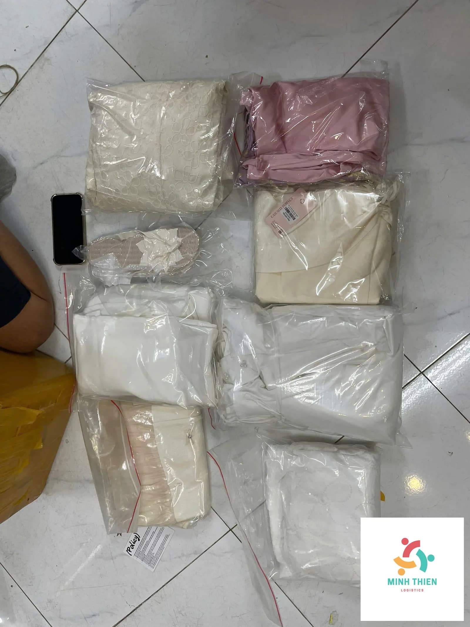 Gửi Hàng Nặng Đi Singapore: Thủ Tục Hải Quan Và Bảng Giá
