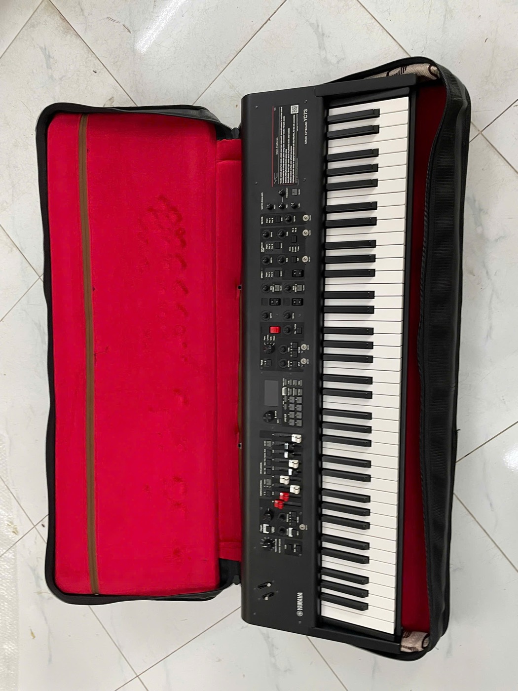Đàn piano được Minh Thiện đóng gói gửi đi Mỹ