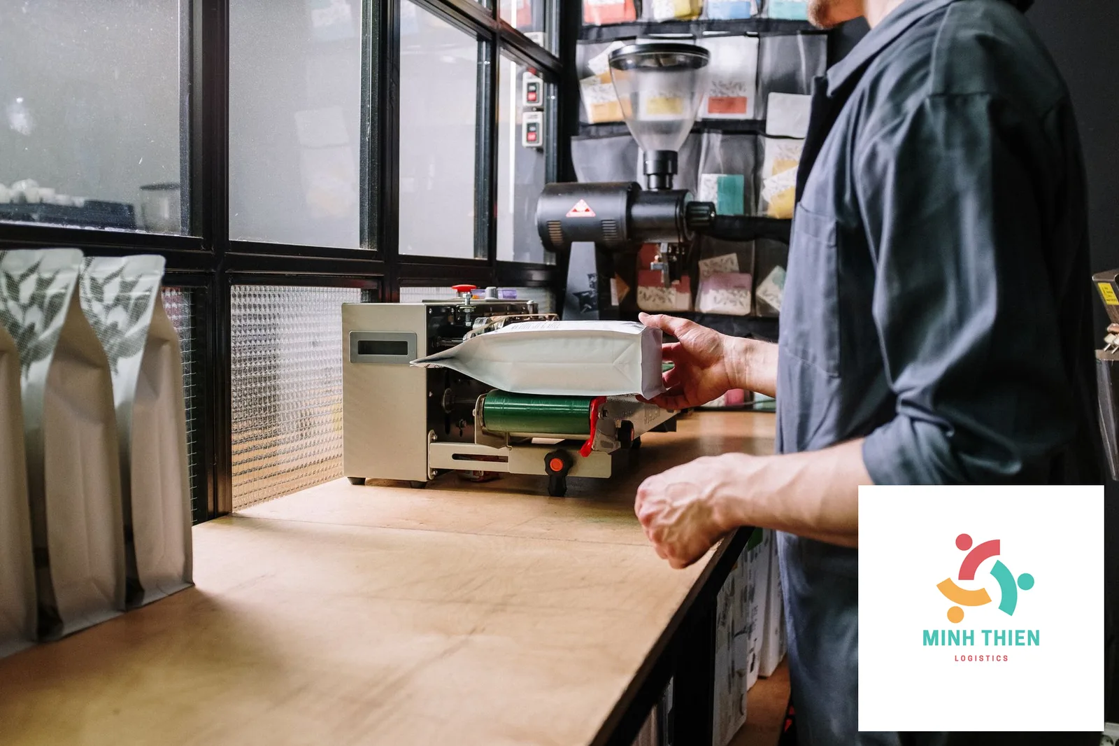 Gửi đồ ăn đi Đài Loan: Quy định kiểm dịch và thủ tục thông quan hàng hải quan mới nhất