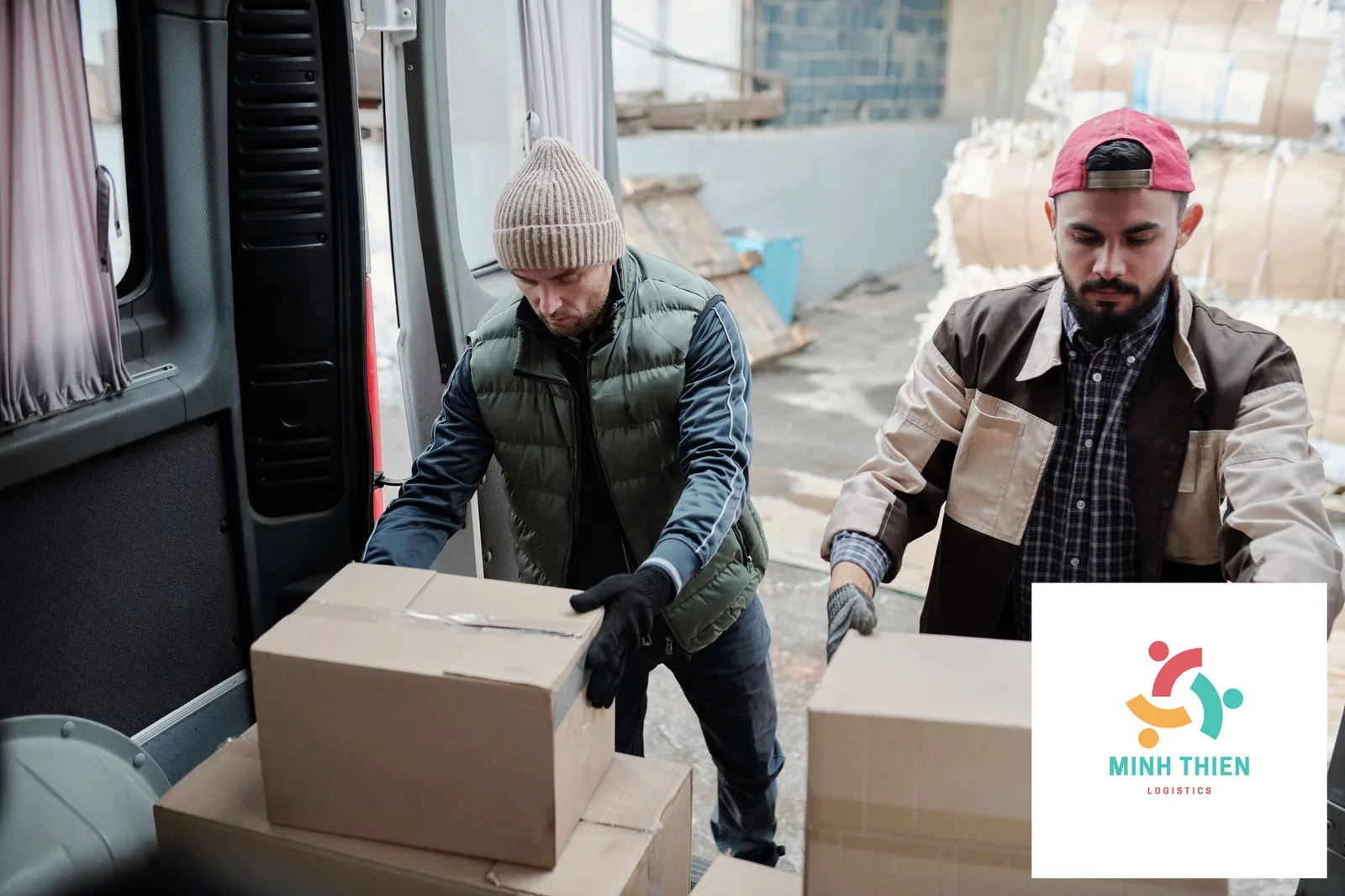 Kinh nghiệm gửi quần áo đi Canada: Thuế quan, HS Code và cách tối ưu 40% chi phí