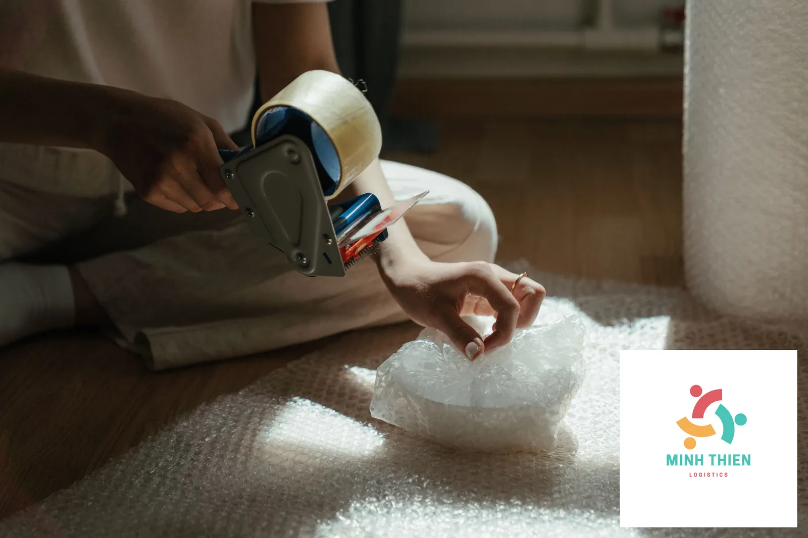 Gửi Sách Vở Đi Mỹ: Thủ Tục Hải Quan, Bảng Giá & Kinh Nghiệm Khai Báo
